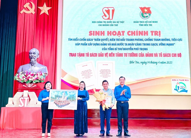 NXB Chính trị Quốc gia Sự thật - CN tại Cần Thơ: Nhiều hoạt động ý nghĩa nhân ngày Sách và Văn hóa đọc Việt Nam - Ảnh 6.