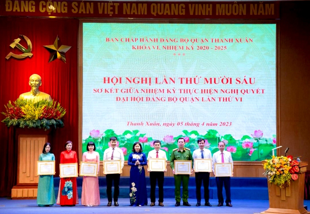 Đảng bộ quận Thanh Xuân tổ chức Hội nghị sơ kết giữa nhiệm kỳ thực hiện Nghị quyết Đại hội VI nhiệm kỳ 2020 - 2025 - Ảnh 6.