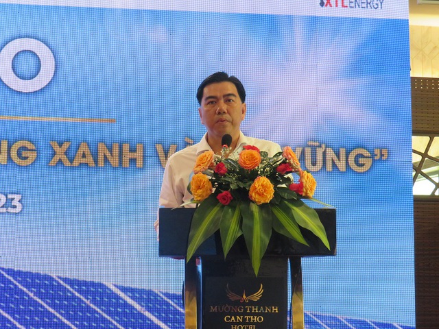 Ông Lê Chí Phương - Phó Viện trưởng Viện Kinh tế - Xã hội TP. Cần Thơ phát biểu tại HT.