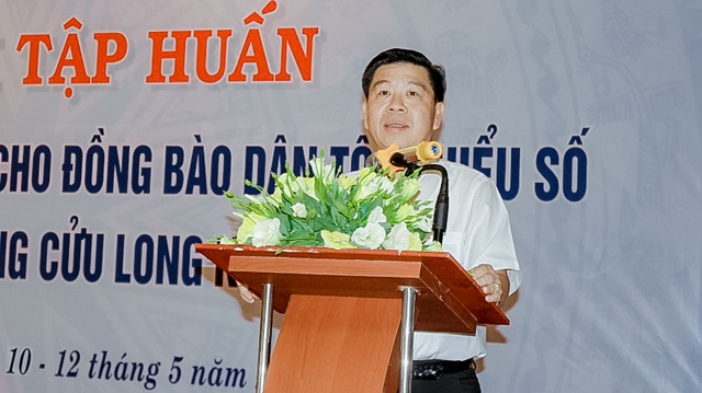 Ông Lê Sơn Hải - Thứ trưởng, Phó Chủ nhiệm Ủy ban Dân tộc - phát biểu chỉ đạo tại Hội nghị tập huấn.