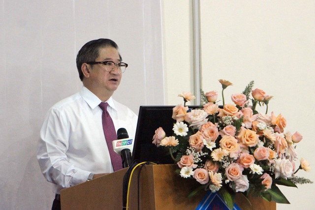 Chủ tịch UBND TP. Cần Thơ Trần Việt Trường trình bày tại hội thảo