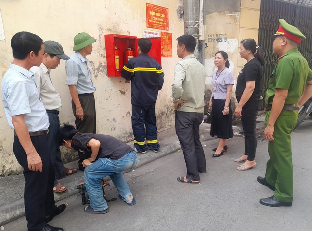 Lắp đặt 14 mô hình “Điểm chữa cháy công cộng” trên địa bàn phường Ngọc Lâm - Ảnh 2.