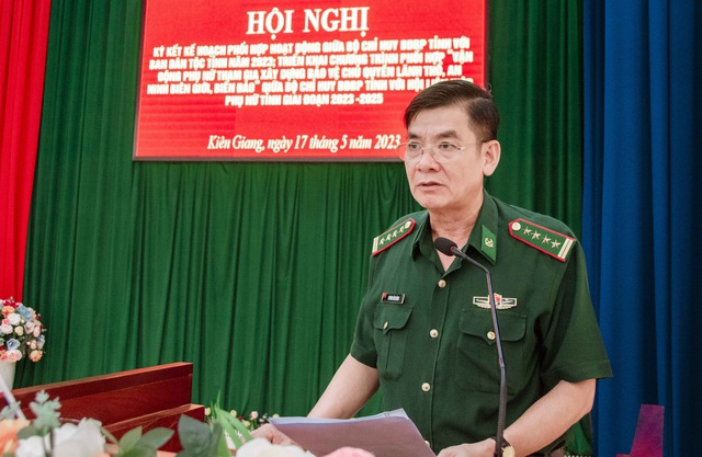 Đại tá Huỳnh Văn Đông - Bí thư Đảng ủy, Chính ủy BĐBP tỉnh phát biểu kết luận Hội nghị.