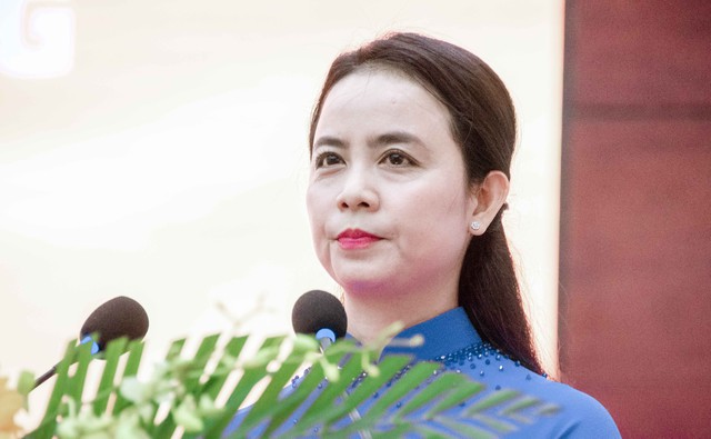 Bà Võ Thị Mỹ Trang - Phó Chủ tịch HĐND tỉnh Hậu Giang phát biểu chào mừng Hội thảo Giải pháp Chuyển đổi số thúc đẩy nông nghiệp bền vững.