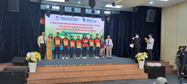 Trường Đại học Nguyễn Tất Thành giao lưu với Đội tuyển Aerobic Việt Nam - Ảnh 2.