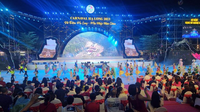 Carnaval Hạ Long sôi động, ấn tượng hấp dẫn du khách tới Quảng Ninh - Ảnh 2.