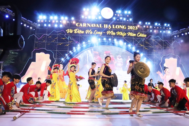 Carnaval Hạ Long sôi động, ấn tượng hấp dẫn du khách tới Quảng Ninh - Ảnh 3.