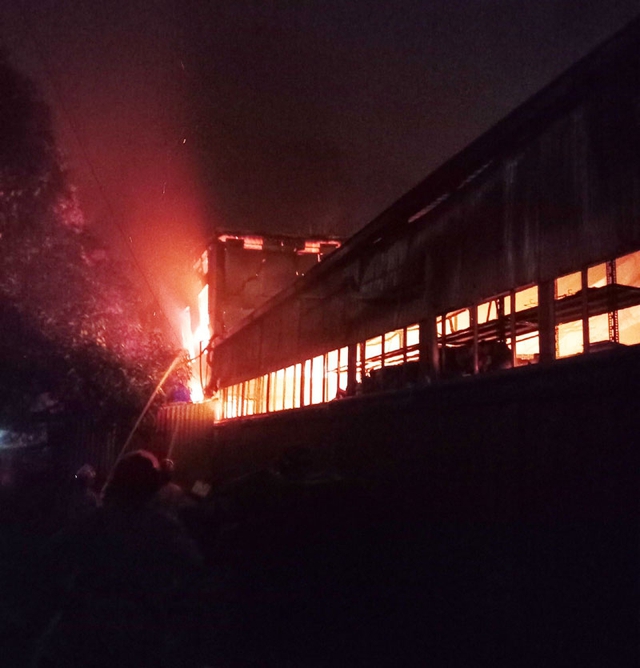 Vĩnh Phúc: TP Vĩnh Yên họp khẩn sau vụ cháy chợ tự phát tại phường Khai Quang  - Ảnh 4.