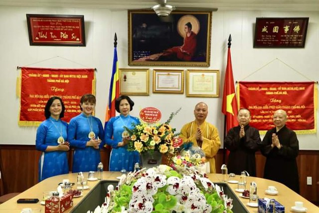 Hội Liên hiệp phụ nữ Hà Nội chúc mừng Đại lễ Phật đản 2023, Phật lịch 2567 - Ảnh 2.
