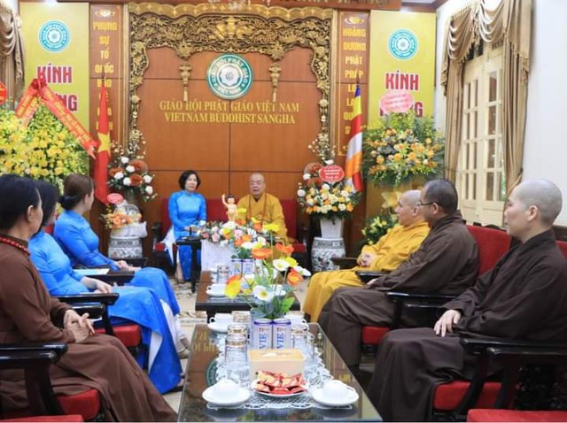 Hội Liên hiệp phụ nữ Hà Nội chúc mừng Đại lễ Phật đản 2023, Phật lịch 2567 - Ảnh 1.