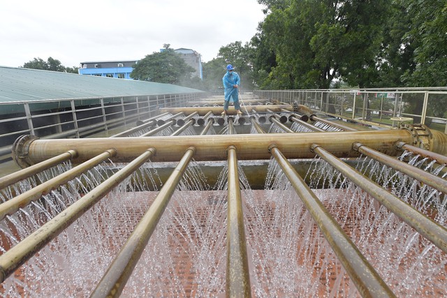 Hà Nội đảm bảo cung cấp đủ nước sạch trong mùa hè và năm 2023 - Ảnh 1.