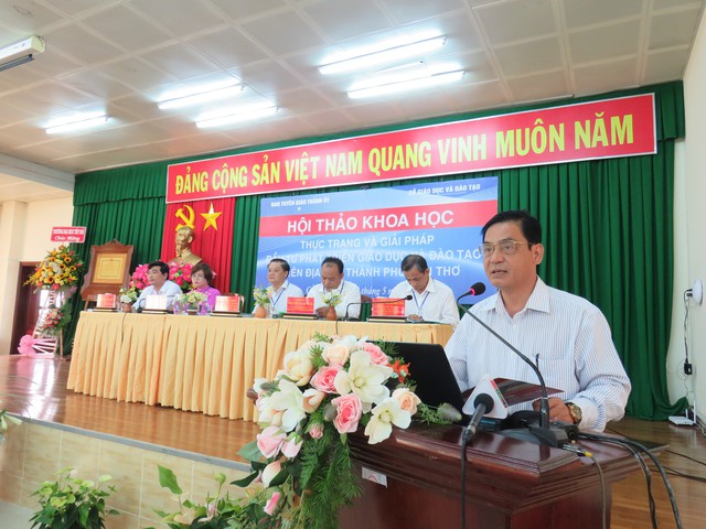 Ông Nguyễn Xuân Hải – Phó Chủ tịch Thường trực HĐND TP.Cần Thơ, trình bày tham luận
