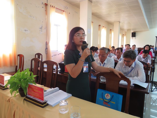 Bà Trần Thị Huyền – Phó Giám đốc Sở GD0ĐT tỉnh Hậu Giang, đóng góp ý kiến.