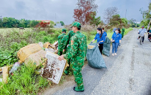 Kiên Giang: Tuổi trẻ Bộ đội Biên phòng đẩy mạnh hoạt động bảo vệ môi trường - Ảnh 1.