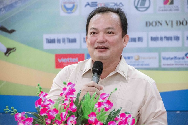 Ông Nguyễn Văn Hòa - Phó Chủ tịch UBND tỉnh Hậu Giang phát biểu chào mừng hội thao.