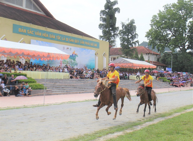Hấp dẫn vòng chung kết lễ hội đua ngựa truyền thống Bắc Hà lần thứ 16 - Ảnh 3.