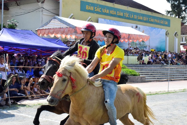 Hấp dẫn vòng chung kết lễ hội đua ngựa truyền thống Bắc Hà lần thứ 16 - Ảnh 4.