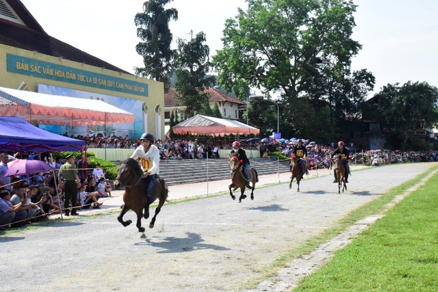 Hấp dẫn vòng chung kết lễ hội đua ngựa truyền thống Bắc Hà lần thứ 16 - Ảnh 5.