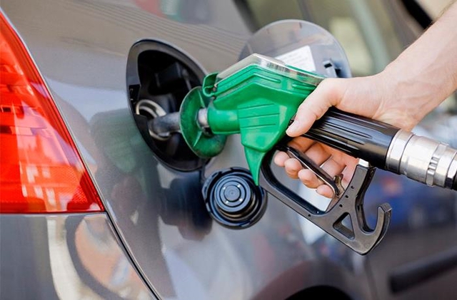Giá xăng giữ nguyên, dầu diesel tăng nhẹ - Ảnh 1.