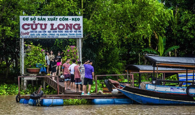Trong 6 tháng đầu năm, tổng lượt khách đến huyện Long Hồ đạt 116.000 lượt (tăng hơn 40% so với cùng kỳ), doanh thu du lịch ước đạt trên 51 tỷ đồng.