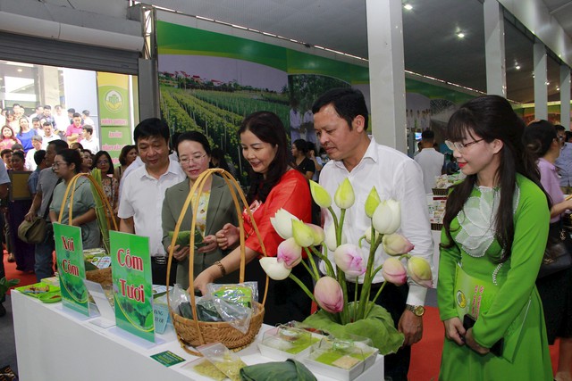 Hà Nội: Trao giấy chứng nhận cho 518 sản phẩm OCOP năm 2022 - Ảnh 2.