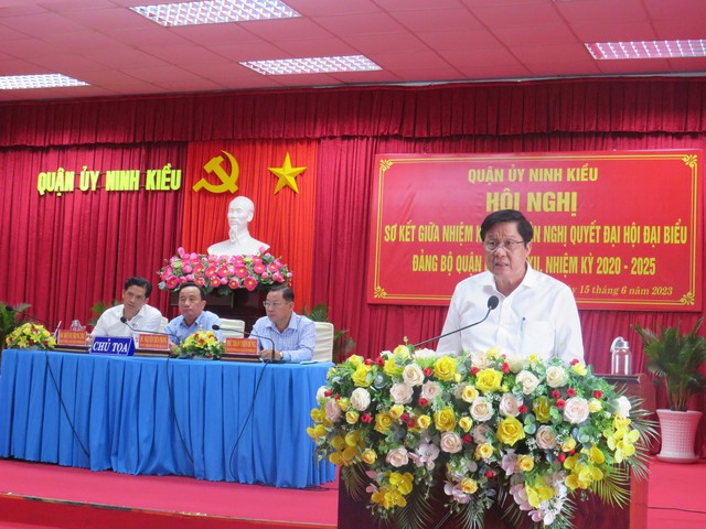 Ông Phạm Văn Hiểu – Phó Bí thư Thường trực Thành ủy, Chủ tịch HĐND TP.Cần Thơ, chỉ đạo tại hội nghị