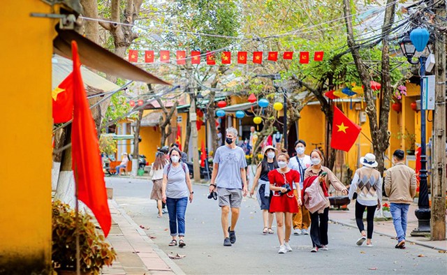 HSBC: Du lịch là điểm sáng trong bức tranh kinh tế Việt Nam - Ảnh 2.