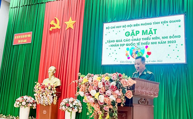 Thượng tá Lê Quốc Tuấn - Phó Chủ nhiệm Chính trị, BĐBP tỉnh Kiên Giang phát biểu tại buổi gặp mặt.