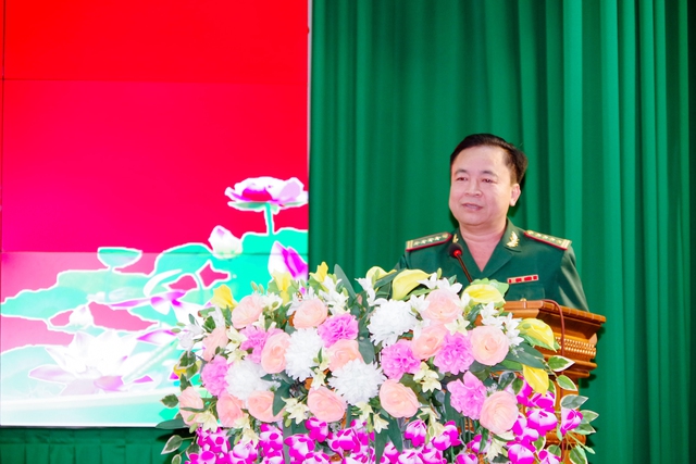 Đại tá Nguyễn Trìu Mến - Bí thư Đảng ủy, Chính ủy BĐBP tỉnh phát biểu chỉ đạo tại buổi lễ.
