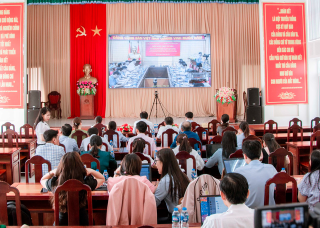 Toàn cảnh Hội nghị trực tuyến bồi dưỡng kiến thức về xây dựng Đảng năm 2023 tại điểm cầu tỉnh Hậu Giang.