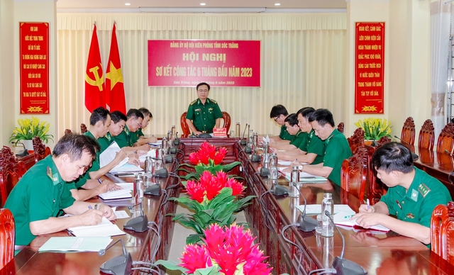 Đại tá Nguyễn Trìu Mến - Tỉnh ủy viên, Bí thư Đảng ủy, Chính ủy BĐBP tỉnh phát biểu kết luận hội nghị.