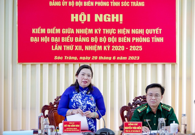 Bà Hồ Thị Cẩm Đào - Phó Bí thư Thường trực Tỉnh ủy, Chủ tịch HĐND tỉnh phát biểu chỉ đạo hội nghị.