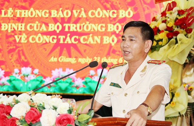 Đại tá Trần Văn Cung, tân Phó Giám đốc Công an tỉnh An Giang phát biểu nhận nhiệm vụ