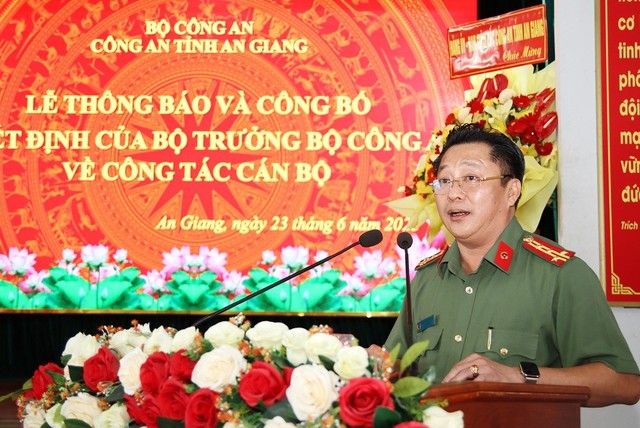 Đại tá Lâm Phước Nguyên, Giám đốc Công an tỉnh phát biểu tại buổi lễ