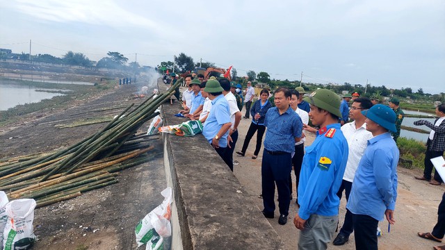 Thái Bình: Gấp rút xử lý sạt lở đê biển số 6 tại xã Đông Minh - Tiền Hải - Ảnh 3.