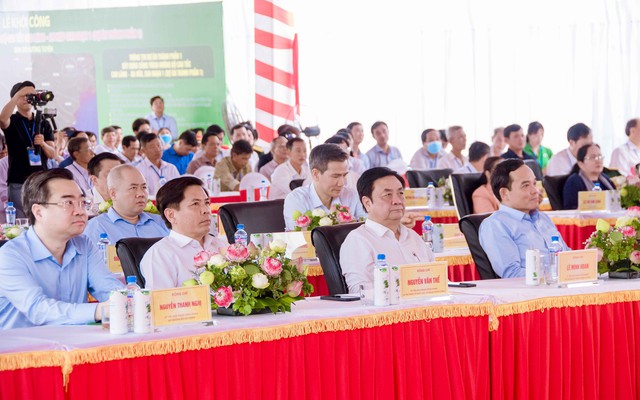 Phó Thủ tướng Chính phủ Trần Lưu Quang cùng lãnh đạo các Bộ, ngành trung ương tham dự buổi lễ tại điểm cầu Đồng Tháp.