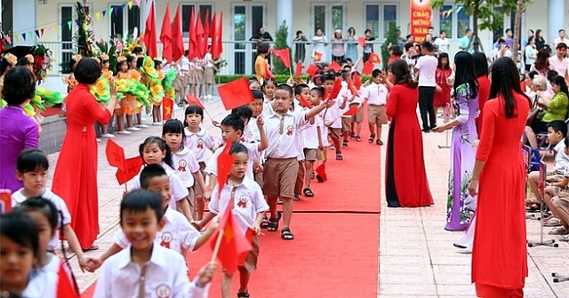 Hà Nội đặt mục tiêu tăng thêm 130 trường công lập đạt chuẩn quốc gia - Ảnh 1.