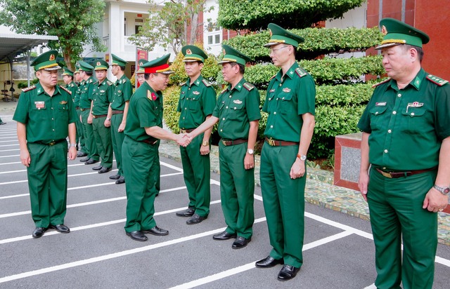 Đoàn kiểm tra của Bộ Quốc Phòng do Đại tá Lê Văn Đãng, Phó Cục trưởng Cục tác chiến, Bộ Tổng tham mưu Quân đội Nhân dân Việt Nam kiểm tra tại BĐBP tỉnh Sóc Trăng.