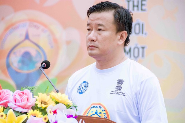 Ông Nguyễn Phước Thiện - Phó Chủ tịch UBND tỉnh Đồng Tháp phát biểu chào mừng Ngày quốc tế Yoga lần thứ 9 tại tỉnh Đồng Tháp.