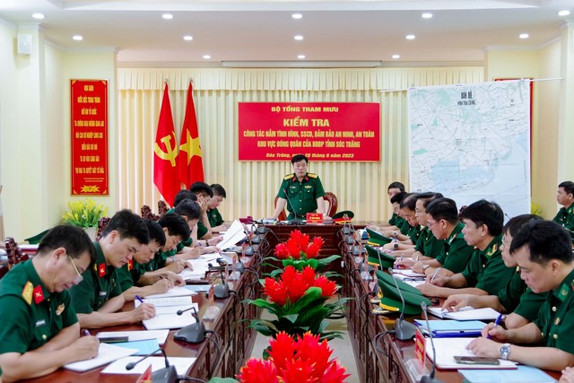 Đại tá Lê Văn Đãng, Phó Cục trưởng Cục tác chiến, Bộ Tổng tham mưu Quân đội Nhân dân Việt Nam phát biểu kết luận buổi kiểm tra.