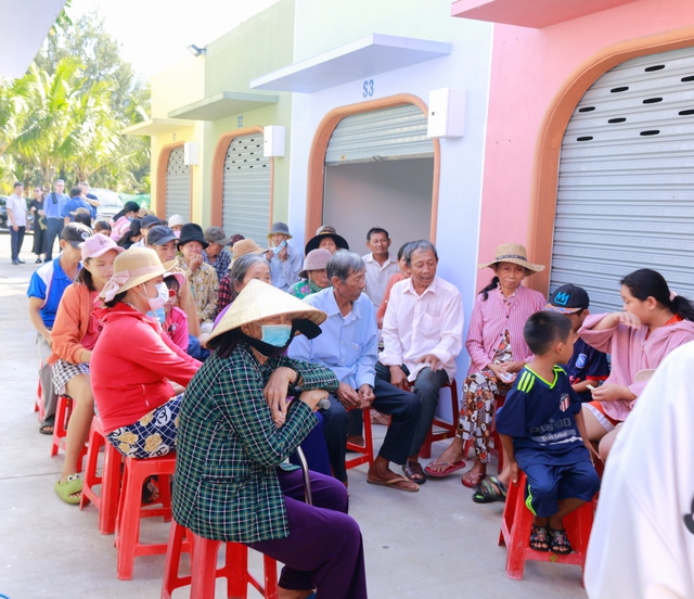 Khám sức khỏe và cấp phát thuốc miễn phí cho 600 người dân ở thôn Vĩnh Hội, tỉnh Bình Định - Ảnh 3.