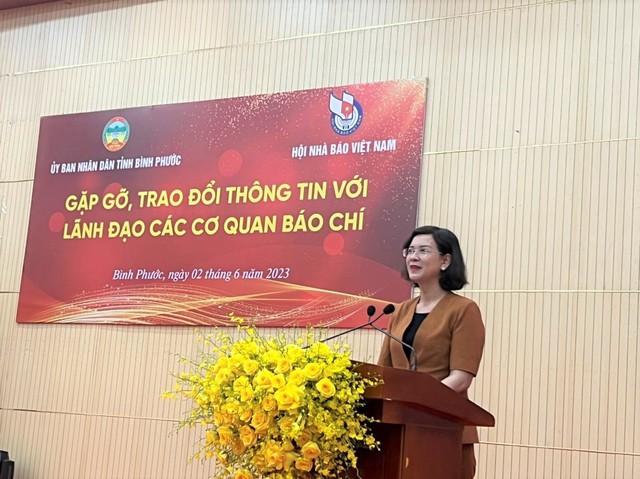 Hội Nhà báo Việt Nam tổ chức trồng cây rừng, tặng cờ Tổ quốc tại Bình Phước - Ảnh 2.