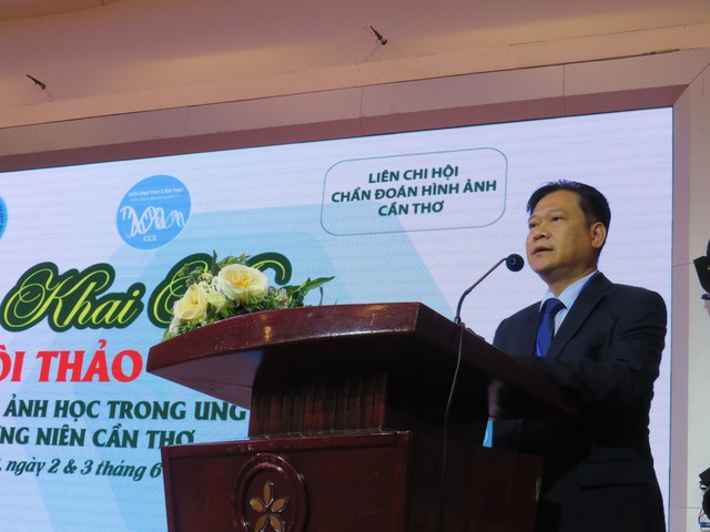 Tiến sĩ, Bác sĩ Võ Văn Kha - Giám đốc Bệnh viện Ung bướu Cần Thơ, phát biểu về tầm quan trọng của hình ảnh trong tầm soát và điều trị các bệnh ung thư.