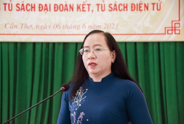 Bà Nguyễn Thúy Hằng - Phó Chủ tịch Ủy ban MTTQ TP. Cần Thơ phát biểu tại Tọa đàm.