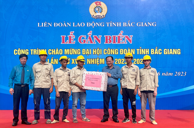 Bắc Giang: Liên đoàn Lao động tỉnh gắn biển công trình tiêu biểu tại trụ sở làm việc mới chào mừng Đại hội Công đoàn các cấp  - Ảnh 3.