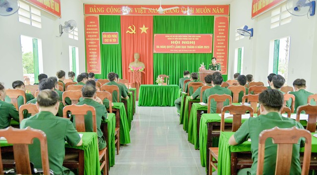 Quang cảnh Hội nghị ra nghị quyết lãnh đạo tháng 6 của đồn Biên phòng cửa khẩu Quốc tế Hà Tiên.