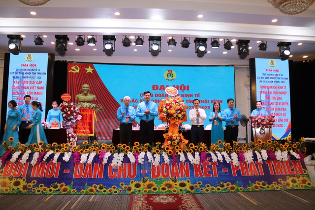 Hơn 11.000 công nhân lao động xin gia nhập tổ chức Công đoàn Việt Nam. - Ảnh 2.