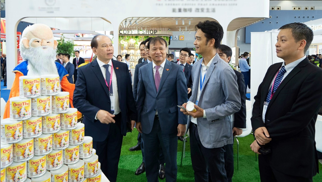 Sữa đặc ông Thọ (Vinamilk) tạo ấn tượng tại hội chợ Quảng Châu, Trung Quốc - Ảnh 2.