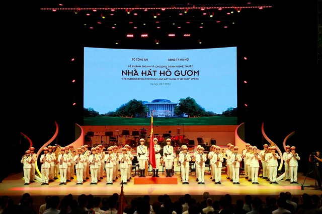 Chương trình nghệ thuật Nhà hát Hồ Gươm. Ảnh: Hanoimoi