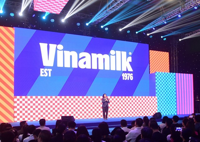 Nhận diện thương hiệu mới của Vinamilk “phủ xanh” mạng xã hội - Ảnh 2.